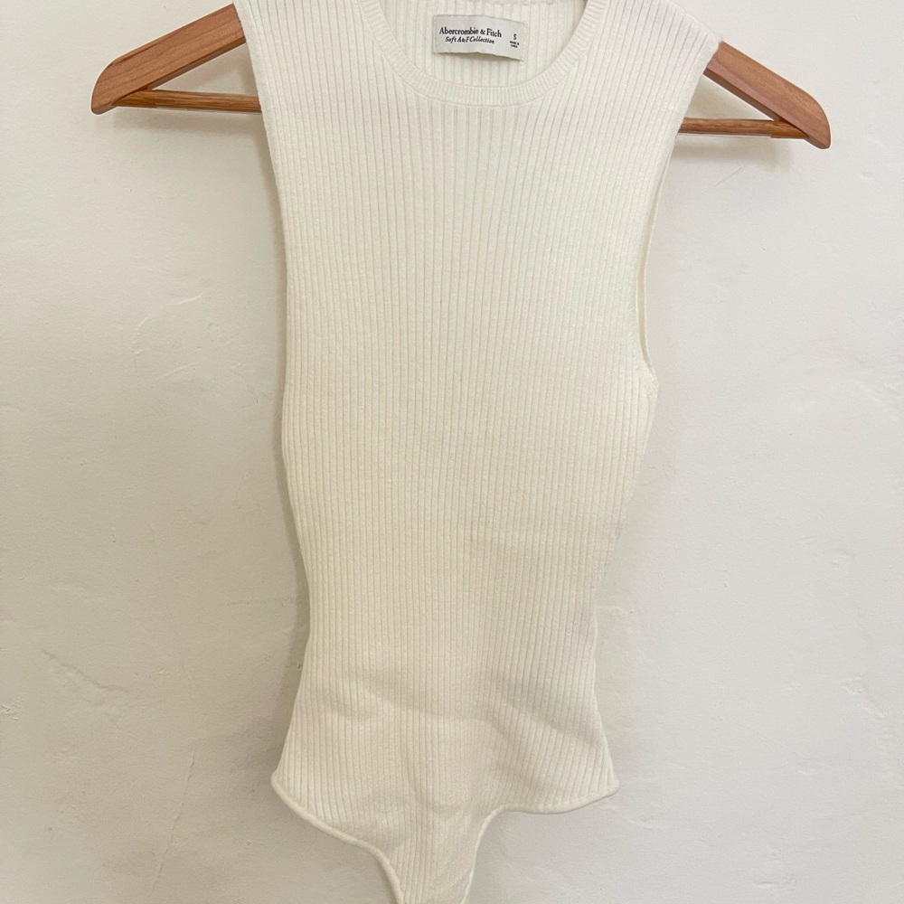 Abercrombie & Fitch Cream Ribbed sweater bodysuit, size small